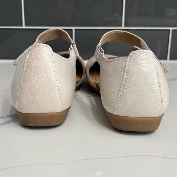 Earth Brynn Mary Jane Sandal Round Toe Beige Perforated Leather Size 8.5 - Picture 5 of 8